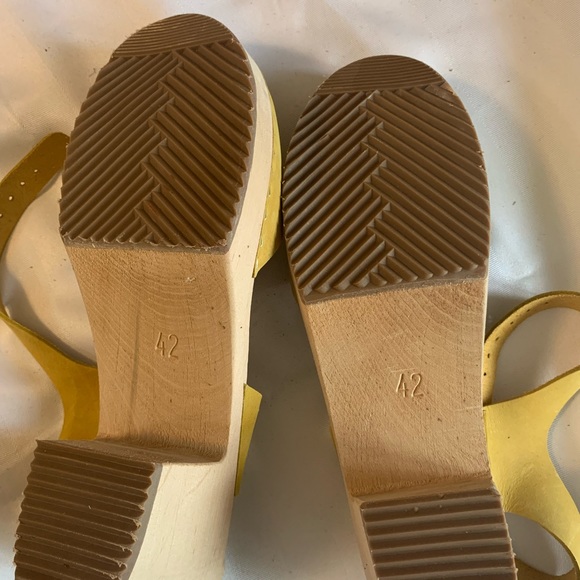 Leather yellow clogs - Picture 4 of 7